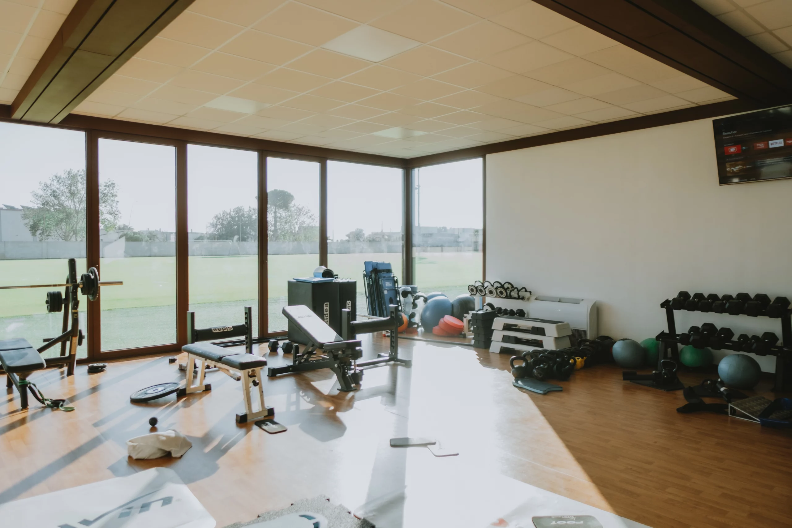 Kast cover centro sportivo us lecce palestra modulare 12x12 metri senza pilastri architettura sportiva in acciaio con copertura coibentata e infissi a taglio termico
