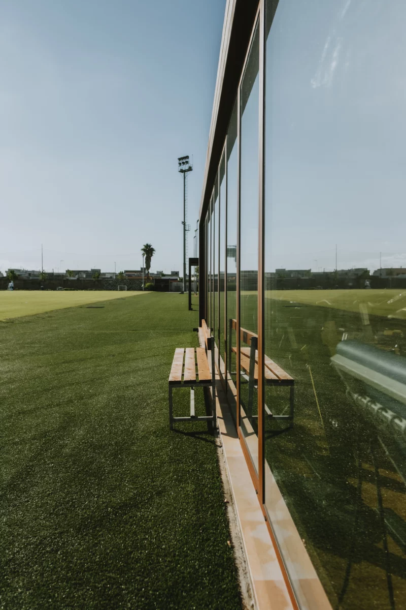 Kast cover centro sportivo us lecce palestra modulare 12x12 metri senza pilastri architettura sportiva in acciaio con copertura coibentata e infissi a taglio termico