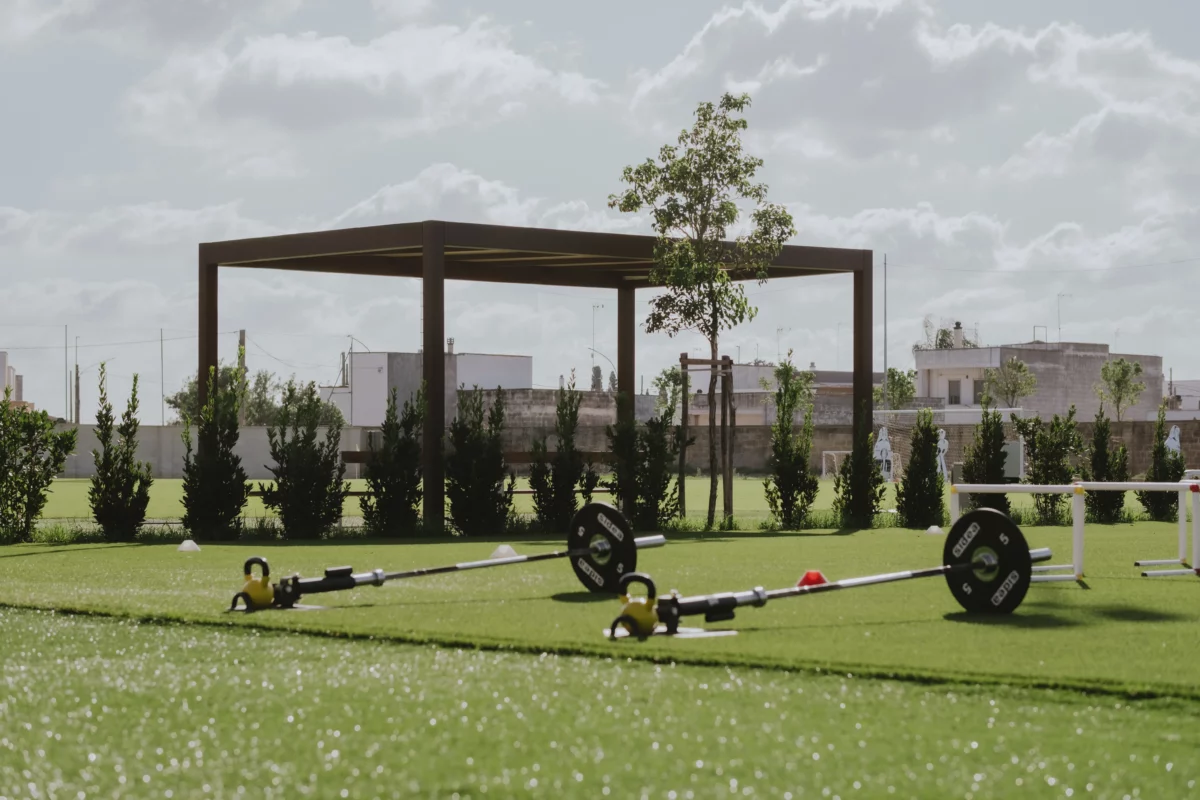 Kast cover centro sportivo us lecce palestra modulare 12x12 metri senza pilastri architettura sportiva in acciaio con copertura coibentata e infissi a taglio termico
