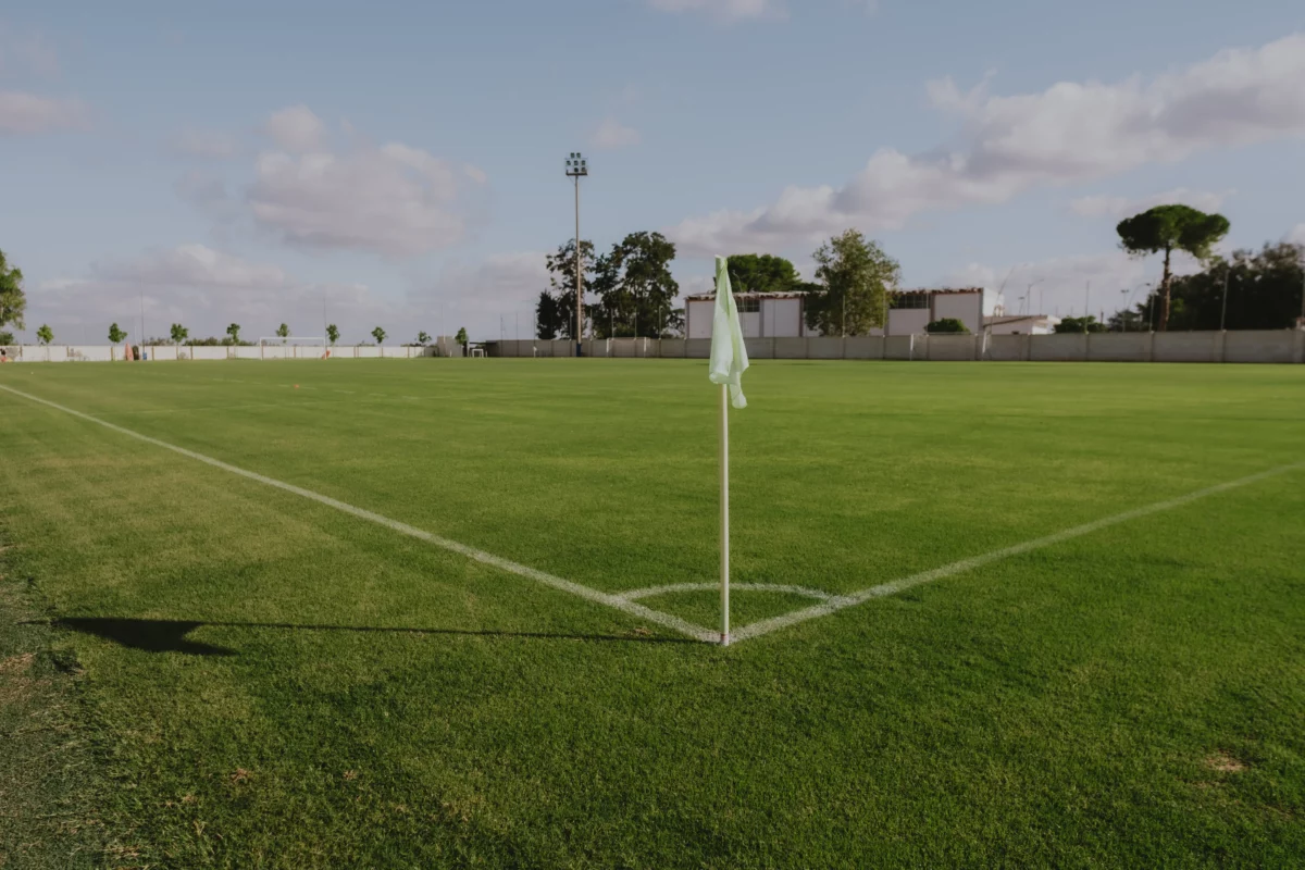 Kast cover centro sportivo us lecce palestra modulare 12x12 metri senza pilastri architettura sportiva in acciaio con copertura coibentata e infissi a taglio termico