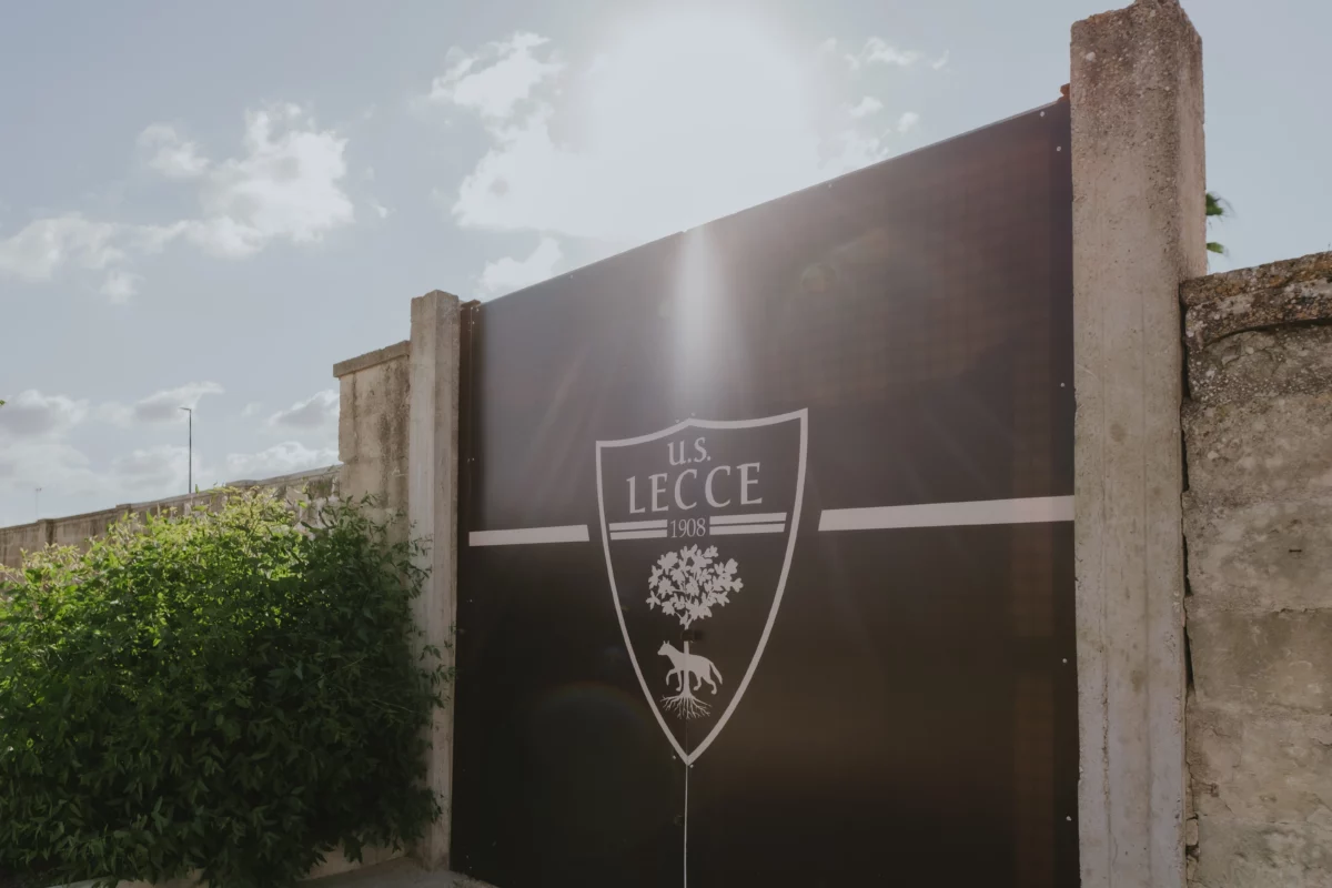 Kast cover centro sportivo us lecce palestra modulare 12x12 metri senza pilastri architettura sportiva in acciaio con copertura coibentata e infissi a taglio termico