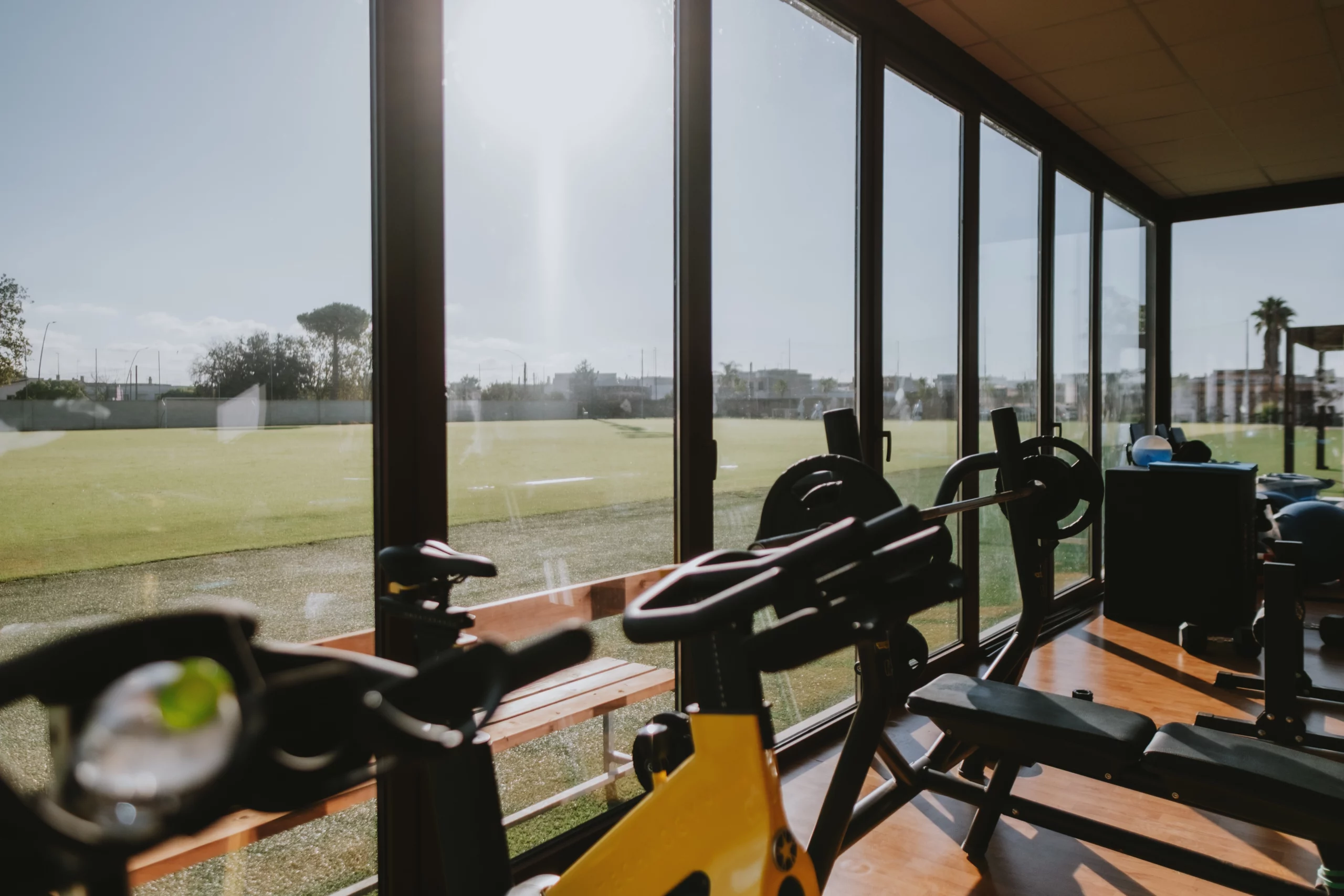 Kast cover centro sportivo us lecce palestra modulare 12x12 metri senza pilastri architettura sportiva in acciaio con copertura coibentata e infissi a taglio termico
